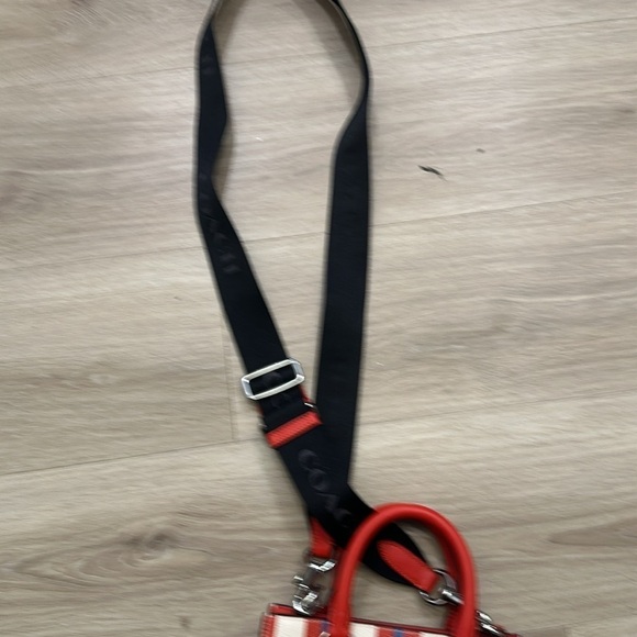 Coach

DYLAN TOTE BAG WITH STRIPE PRINT - Picture 12 of 13